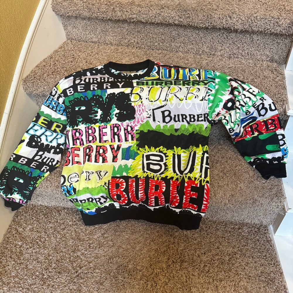 Never worn Women's Burberry Graffiti Logo Print Multicolor Size Small Oversized
